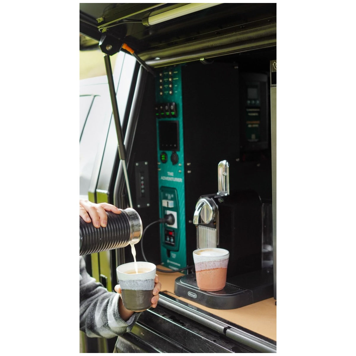 Enerdrive - Left-hand 40AC 40DC 2000X + Simarine Battery Monitor Adventurer Canopy Power System