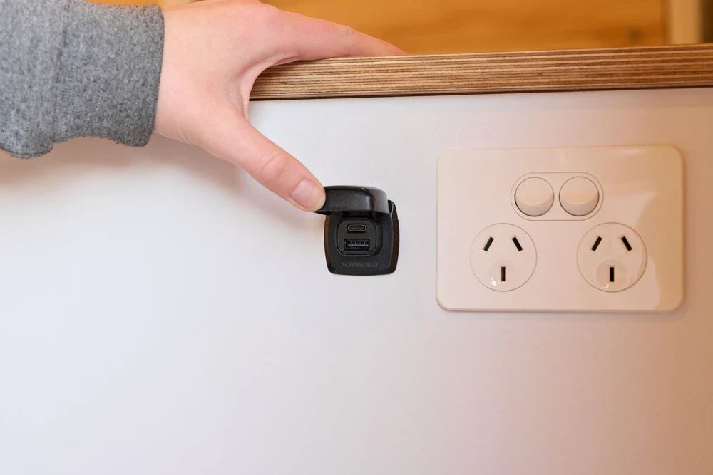 Scanstrut - 12/24V - Flip Pro - USB-A & USB-C Socket