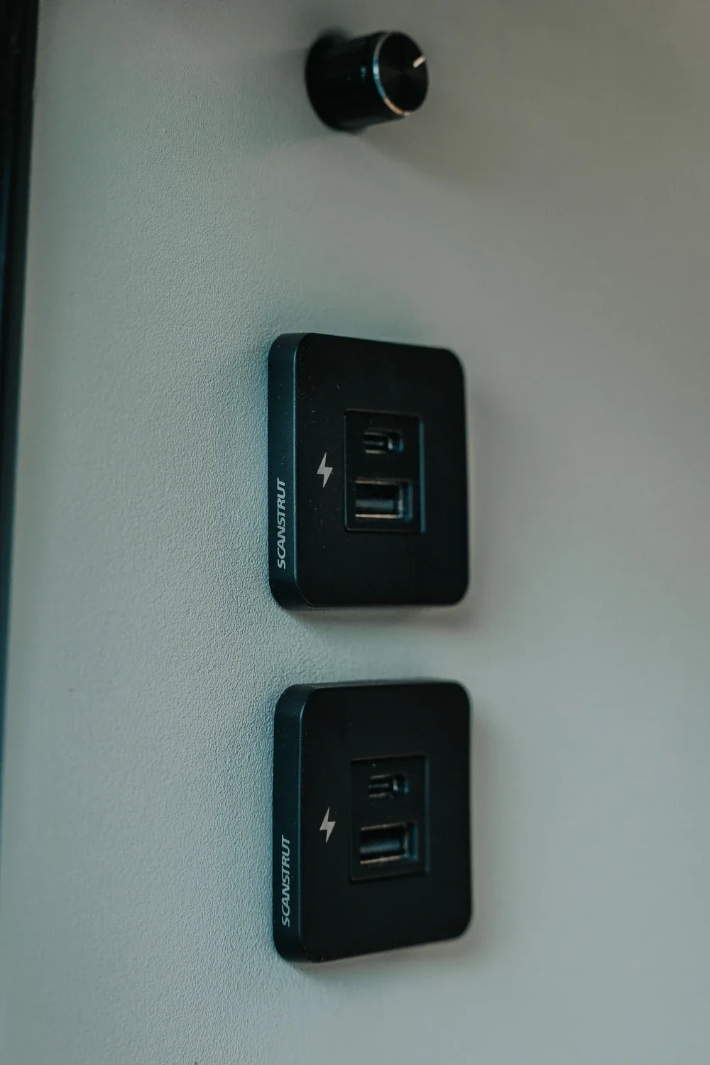 Scanstrut - 12/24V - TILE - USB-A & USB-C Socket - Black