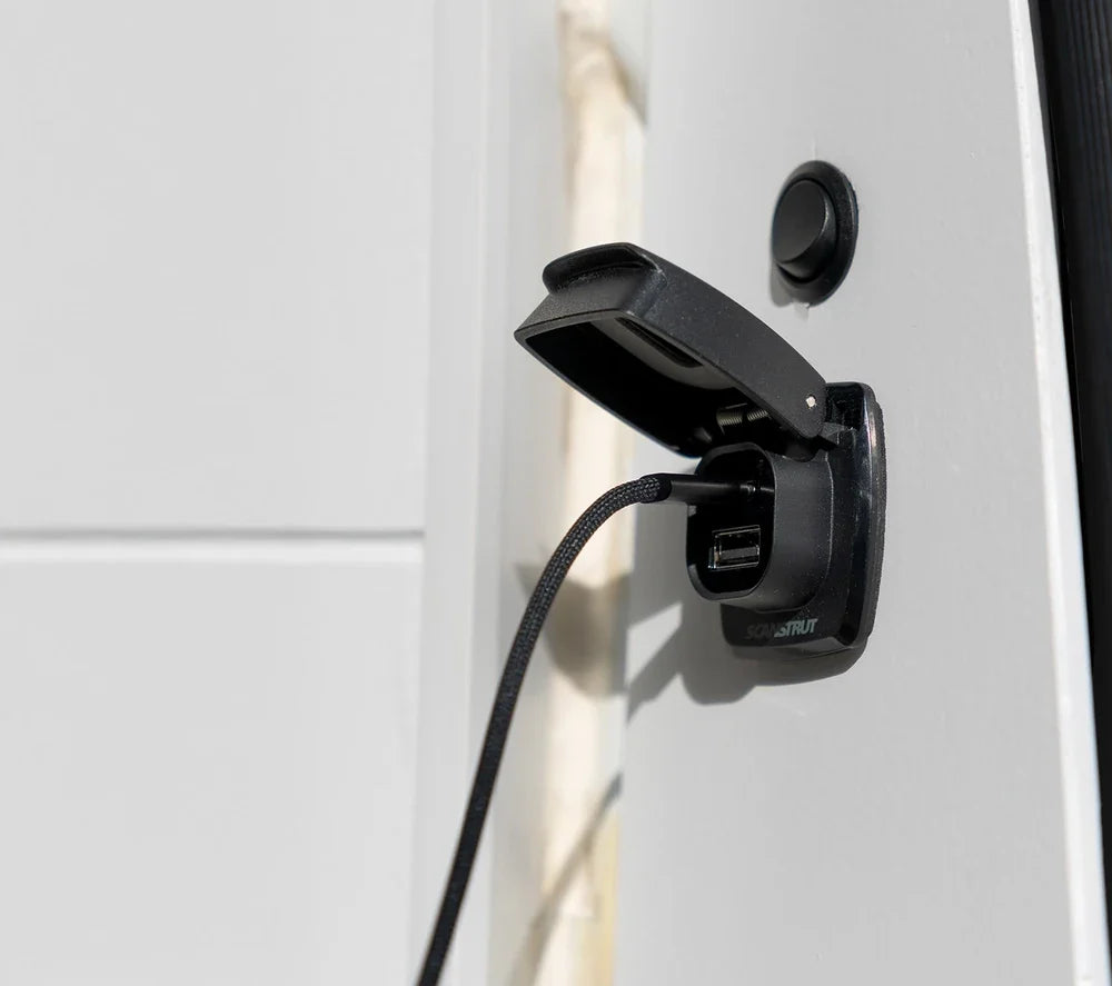 Scanstrut - 12/24V - Flip Pro Plus - USB-A & USB-C Socket